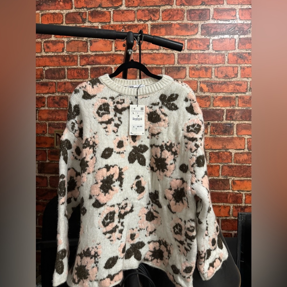 New ZARA sweater (Size L)
